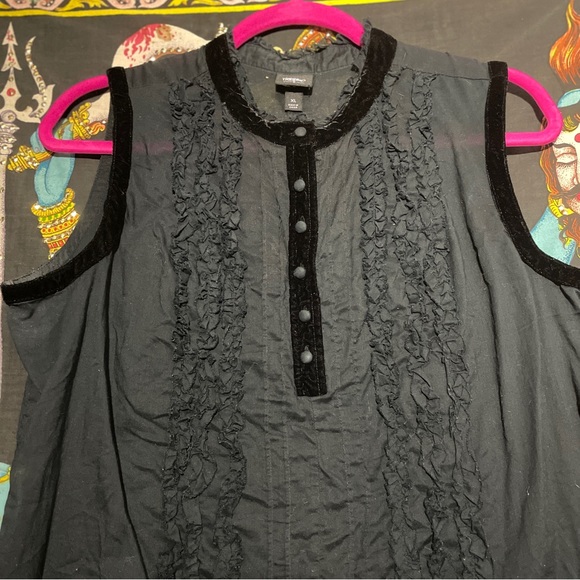 Sleeveless “tuxedo” shirt with velvet trim around collar, sleeves - Picture 3 of 8